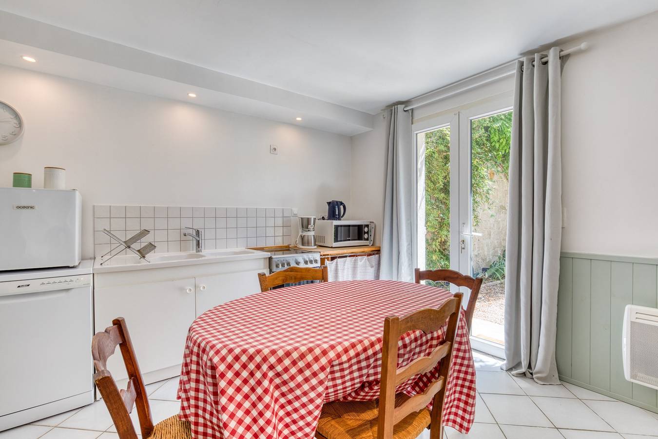 Charmant gîte de village indépendant avec jardin in Montagnac, Côte méditerranéenne (France)