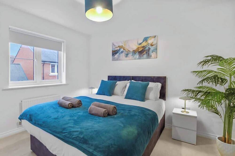 3-Bed House with Parking | Ideal for Contractors in Buckinghamshire