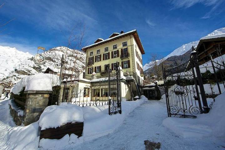 Hôtel pour 5 personnes, avec jacuzzi ainsi que sauna et jardin