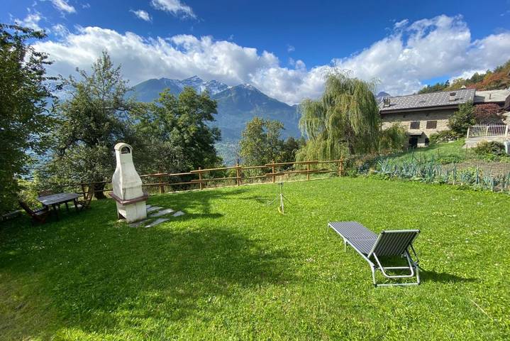 Apartamento entero, Apartamento de vacaciones para 4 personas con jardín in Cottin, Comune di La Salle