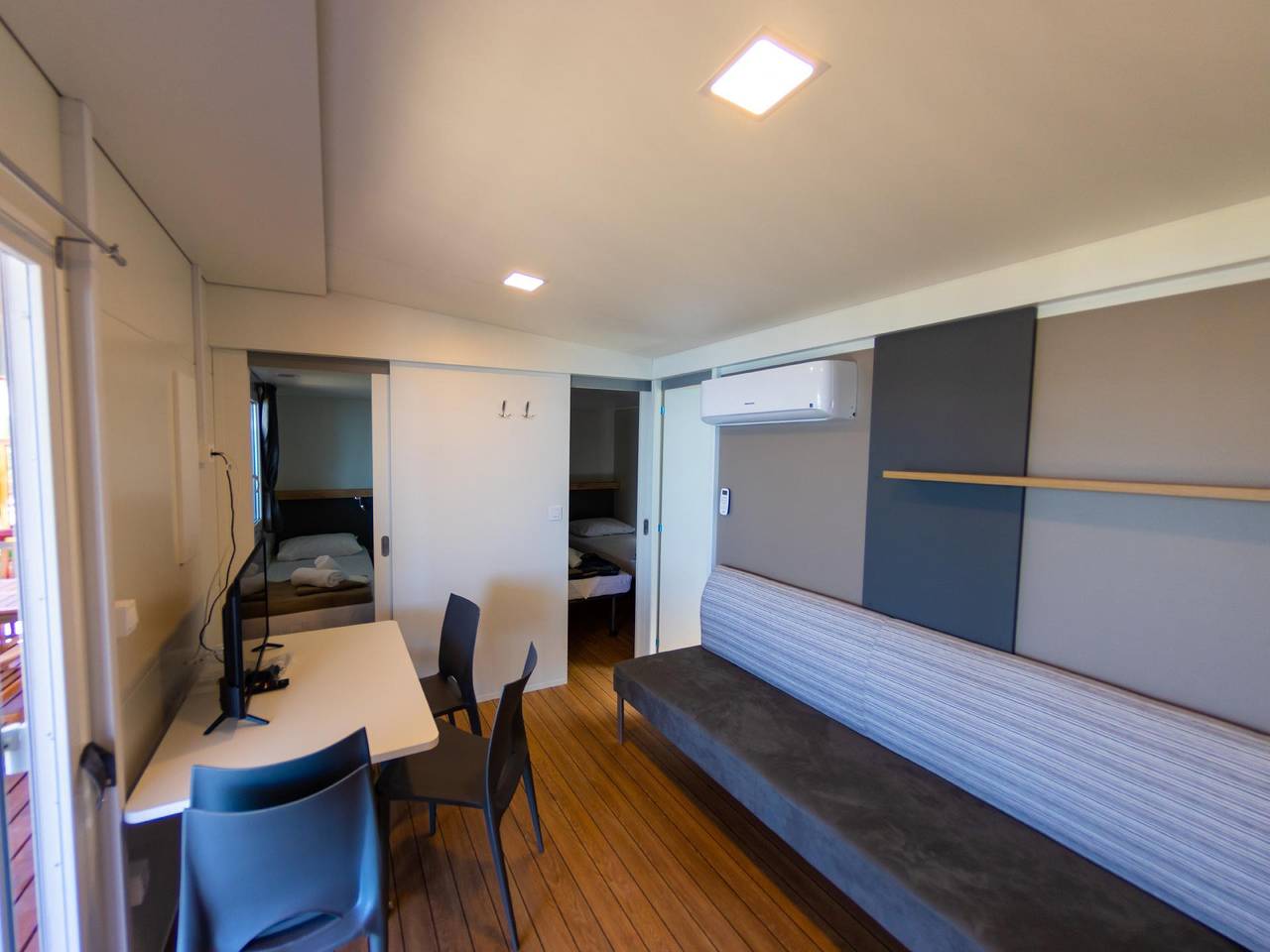 Apartamento vacacional entero, Mobile home "Adria Family" with pool in Klenovica, Condado de Primorje-Gorski Kotar