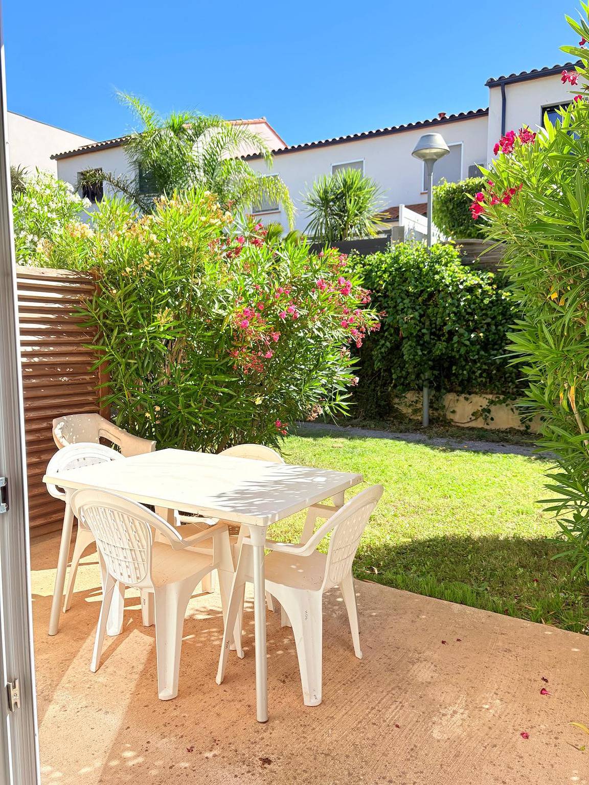 Un coin au soleil avec terrasse et calme in Latour-Bas-Elne, Côte d'Améthyste