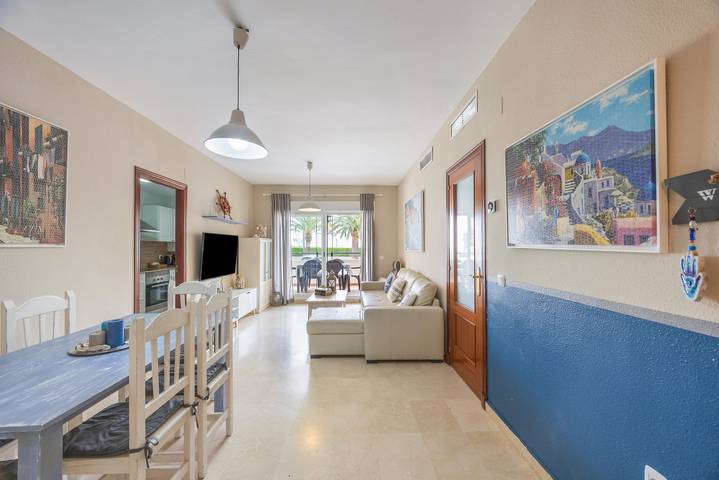 Entire apartment, Apartment 'Golf Y Costa' with Shared Pool, Wi-Fi and Air Conditioning in Costa Ballena, Chipiona
