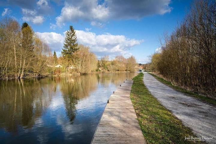 Location de vacances pour 6 personnes, avec vue sur le lac ainsi que jardin et vue, animaux acceptés dans Long - 3