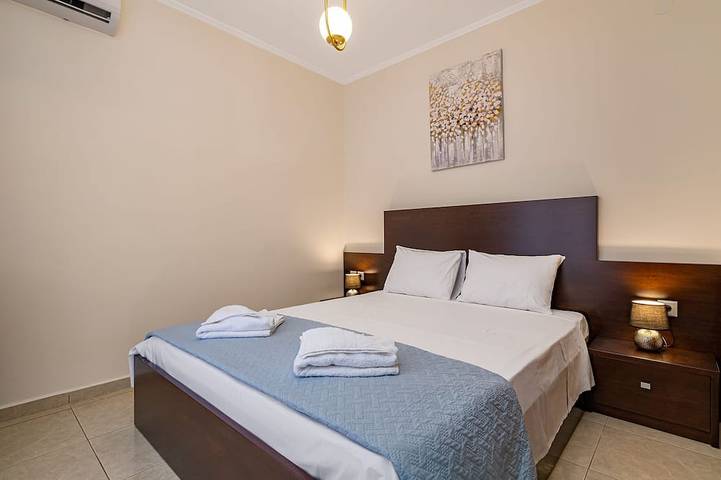 Entire apartment, Apartment Lia with private pool and amazing view! in Chania region
