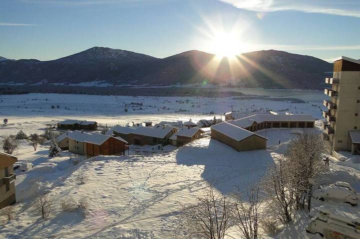 Ganze Wohnung, Superb Studio 4 Personen in Les Angles, 22m², Blick auf den See, zu den Geschäften und Trails in Les Angles, Parc naturel régional des Pyrénées catalanes