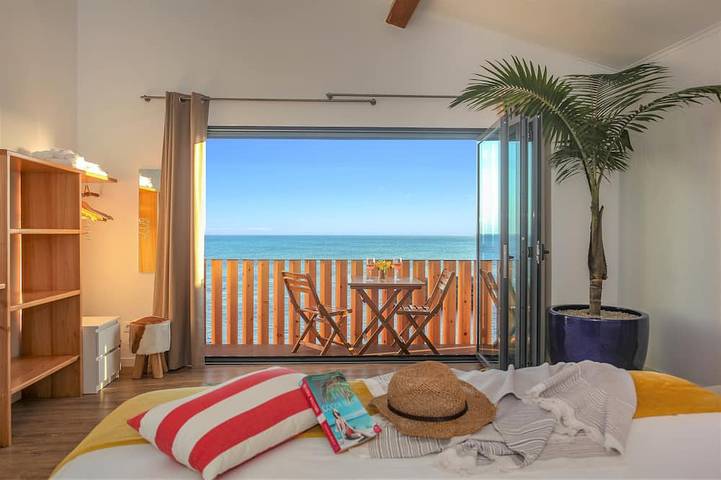 Stunning sea front private villa steps away from the sea & natural pools in São Miguel Island, Lagoa (Nossa Senhora do Rosário)
