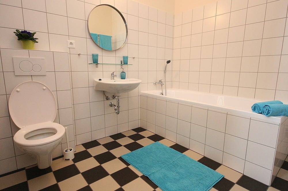 Ganze Wohnung, Apartment A-Xl Apartmentshaus 50M Zur Fussgängerzone 20 Parkplätze In Hof Gratis in Görlitz, Oberlausitz-Niederschlesien