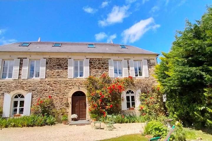 Location de vacances pour 11 personnes, avec Terrasse ainsi que Jardin et Vue à Banneville-sur-Ajon