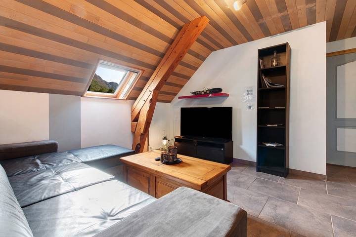 Ferienhaus 'La Grange Aux Chats' mit Bergblick, WLAN und Klimaanlage in Campan, Französische Pyrenäen