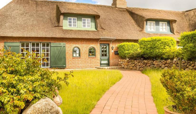 Ferienhaus für 8 Personen, mit Garten und Pool sowie Sauna, mit Haustier auf Sylt