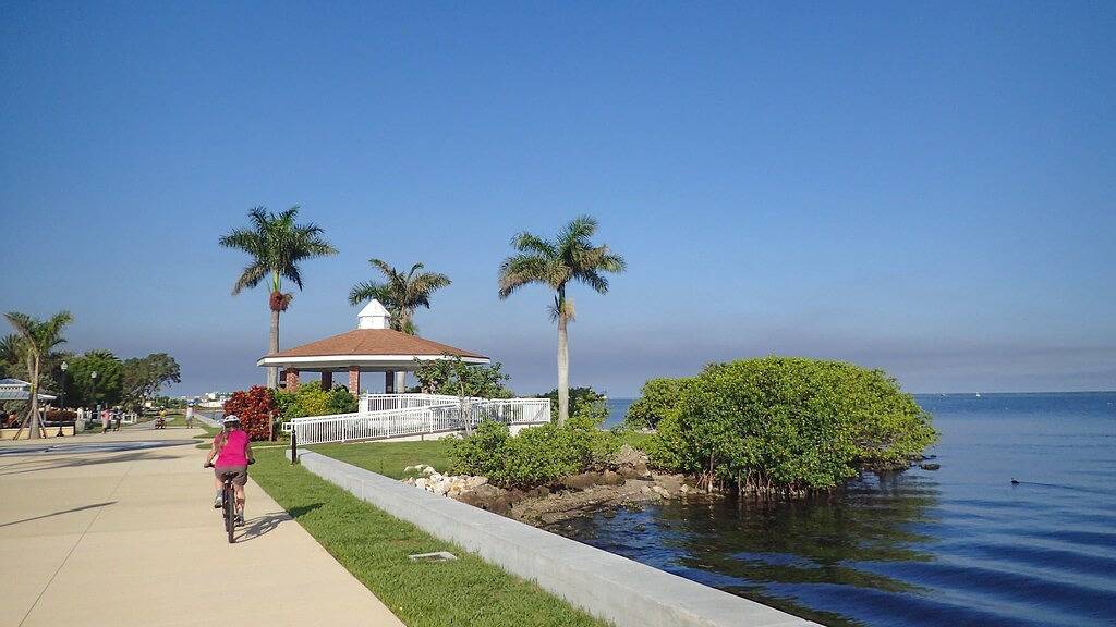 Punta Gorda Isles Updated 2b2b Canal Pool Home - Jan-March Weeks Available! in Punta Gorda, Charlotte County