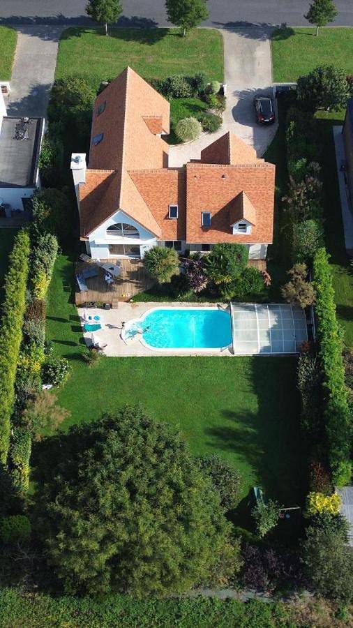 Chambre d’hôte pour 6 personnes, avec Terrasse ainsi que Jardin et Piscine