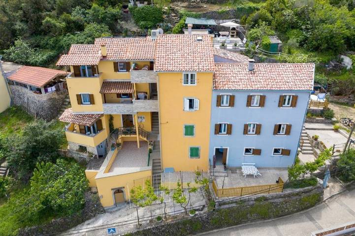 Ferienwohnung für 3 Personen, mit Balkon und Terrasse sowie Garten und Ausblick