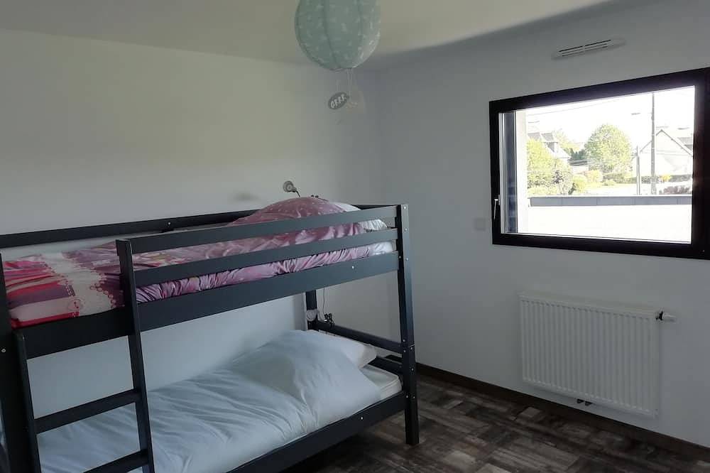 Villa \"Glaz\" avec piscine intérieure chauffée toute l'année in Lantic, Côte de Goëlo