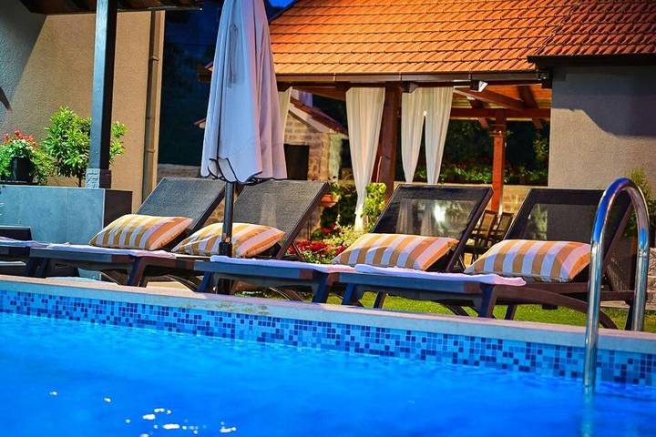 Villa pour 7 personnes, avec piscine ainsi que jardin et vue, animaux acceptés à Sinj - 2