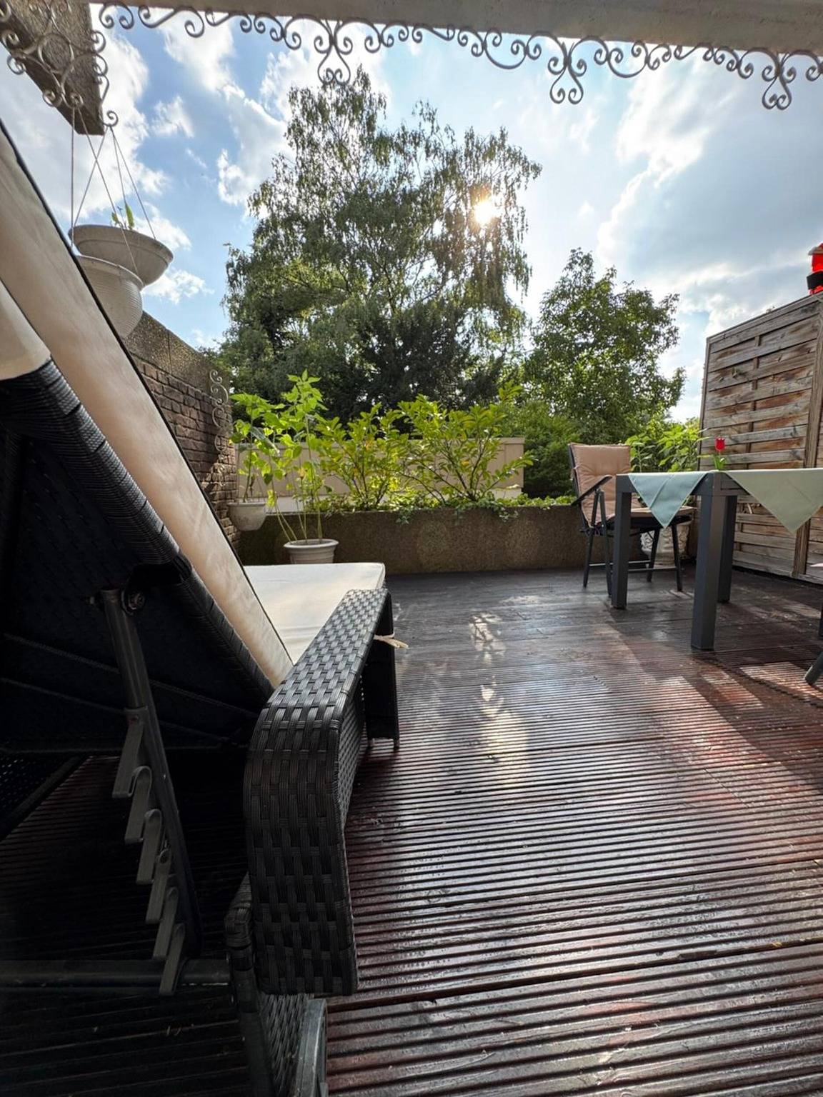 Appartement entier, Soleil & Tranquillité : Appartement avec terrasse au cœur de Hanovre in Vahrenwald-List, Hanovre