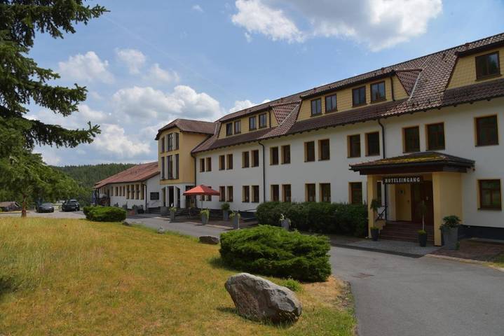 Hotel, mit Terrasse und Garten sowie Ausblick und Seeblick in Thüringer Kernland - 2