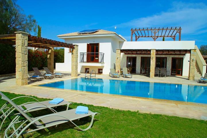 Villa for 8 people, with garden and pool in Aphrodite Hills