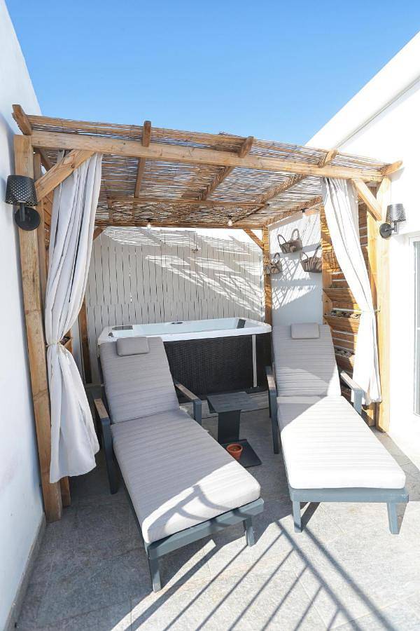 Maison d’hôte pour 2 personnes, avec jacuzzi ainsi que piscine et balcon