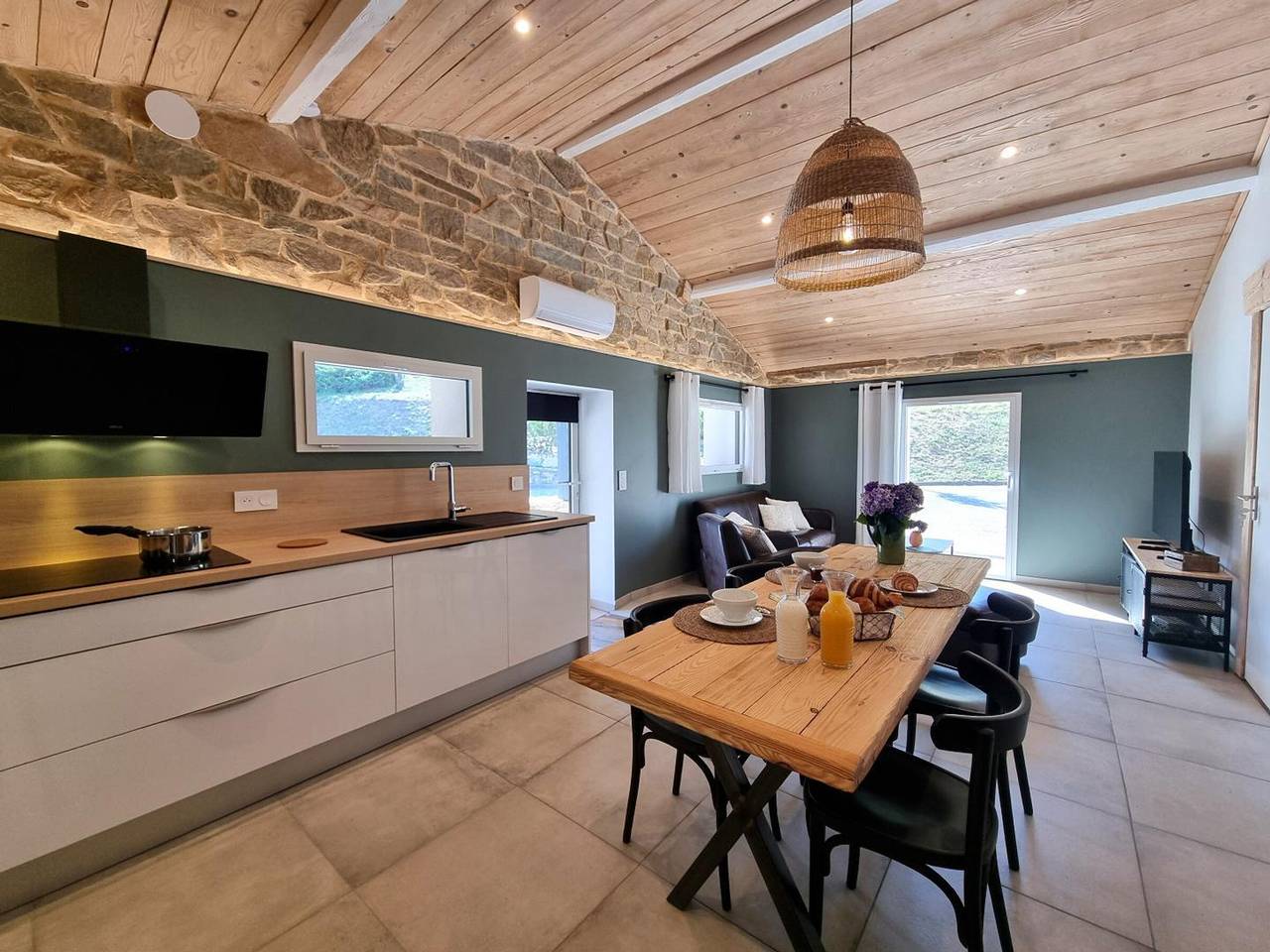 Gîte climatisé paisible - 3 pers. in Saint-Just-Saint-Rambert, Montbrison