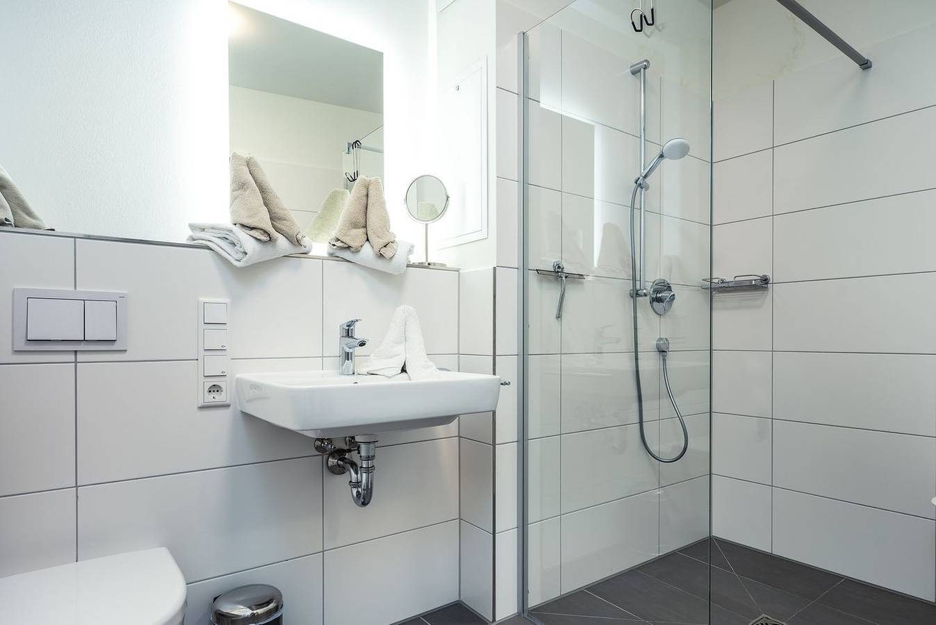 Ganze Wohnung, Meereskieker - 1. Reihe am Wasser, Terrasse, Dusche, Tv, Pkw Stellplatz in Olpenitz, Kappeln