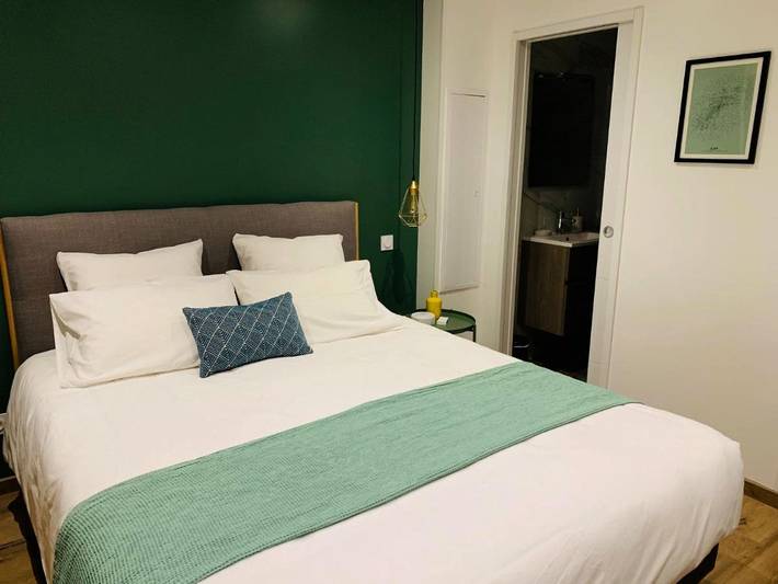 Chambre d’hôte pour 2 personnes, avec Terrasse et Jardin ainsi que Piscine et Vue