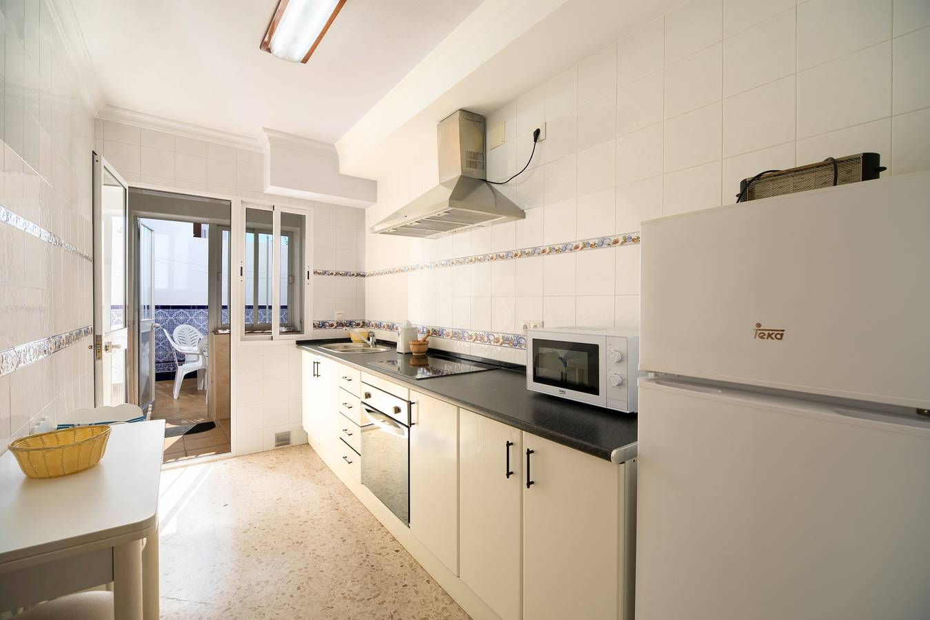 Apartamento entero, Apartamento recién renovado "Conil Centro" con Wi-Fi, terraza y aire acondicionado; aparcamiento disponible in Conil de la Frontera, Costa de la Luz