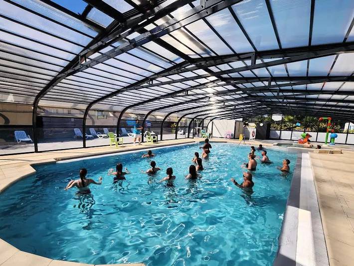 Camping pour 4 personnes, avec Jacuzzi ainsi que Terrasse et Piscine