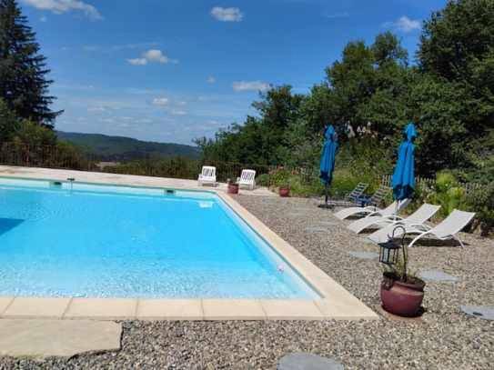 Location de vacances pour 10 personnes, avec vue ainsi que piscine et jardin, animaux acceptés à Tursac - 3