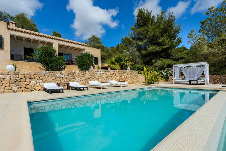 Lujosa villa "Casa Olivo" con vistas a la montaña, piscina, Wi-Fi, balcón y aire acondicionado in San José (Ibiza), Sant Josep de sa Talaia