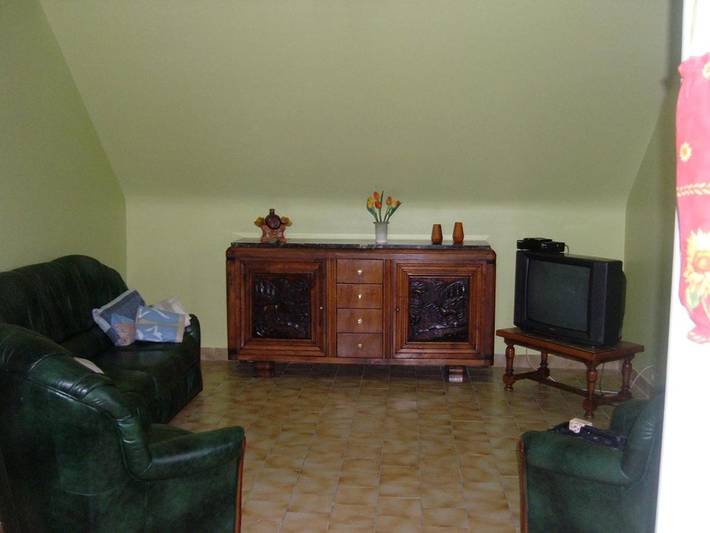 Gîte pour 8 personnes, avec terrasse, adapté aux familles dans Sarran