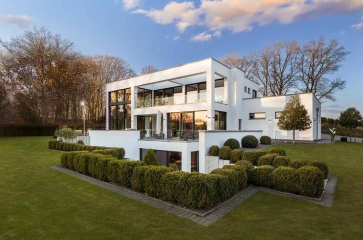 Ferienwohnung für 12 Personen, mit Whirlpool und Terrasse sowie Garten und Pool