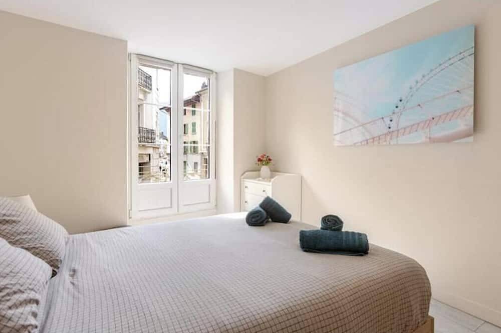 Ganze Wohnung, Cocon du Château - Elegant T3 in the historic heart of Vizille in Vizille, Vercors