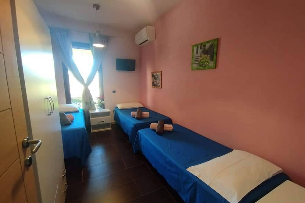 Casa vacanze con giardino e zona barbecue,3 camere letto,1 km dal mare in La Caletta, Siniscola