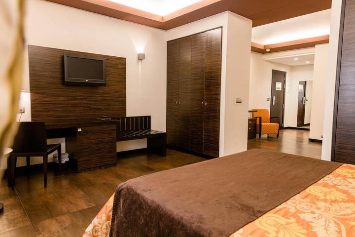 Hôtel pour 2 personnes, avec jacuzzi ainsi que jardin et piscine à Fortuna - 3