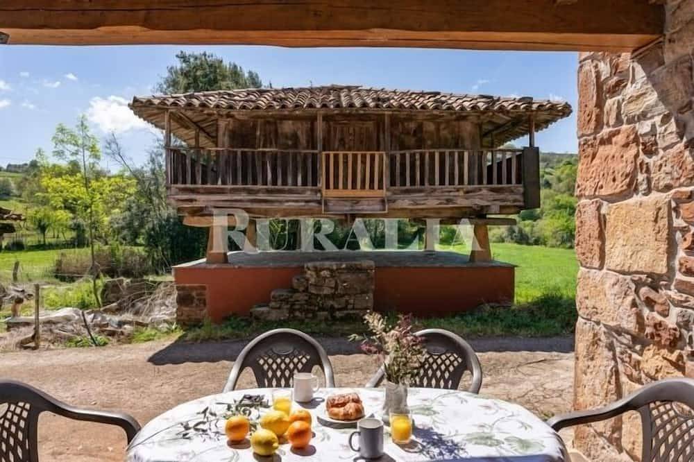 Ganze Wohnung, Apto La Espina 1 - rural apartment in Celada (Villaviciosa) | 4 guests in Villaviciosa, Costa Verde (Spanien)
