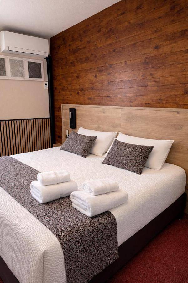 Hôtel pour 3 personnes, avec sauna et piscine ainsi que jacuzzi et jardin, adapté aux familles à Embrun - 3