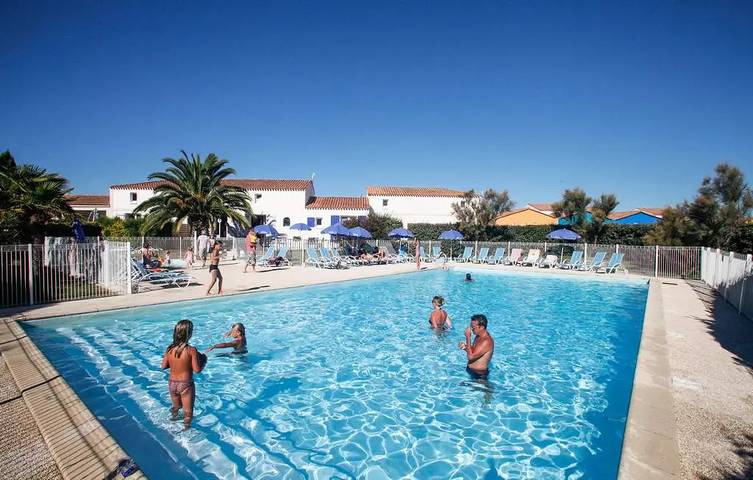 Gîte pour 2 personnes, avec piscine à Le Château-d'Oléron - 2