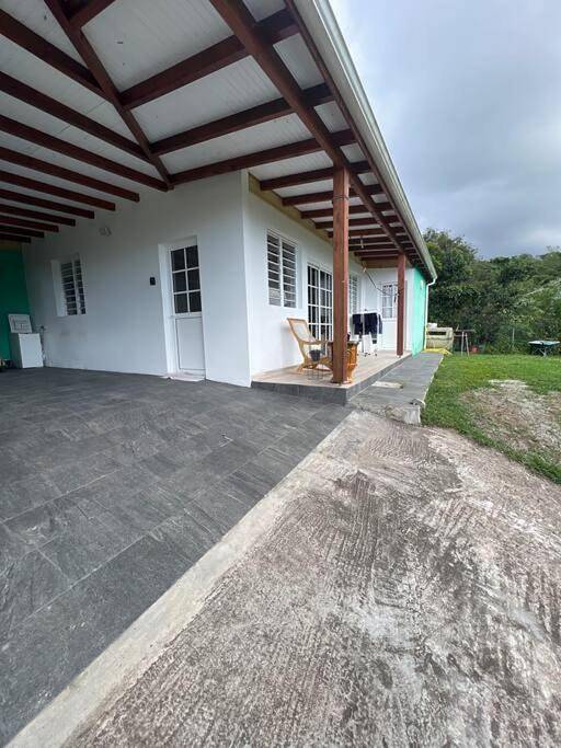 Location de vacances pour 4 personnes, avec terrasse et jardin à Le Morne-Vert - 2