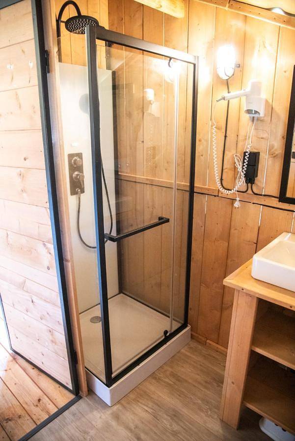Camping für 5 Personen, mit Ausblick und Terrasse sowie Pool und Garten, mit Haustier in der Lüneburger Heide - 2