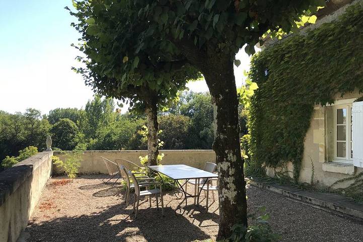 Location de vacances pour 4 personnes, avec jardin et terrasse à Nazelles-Négron