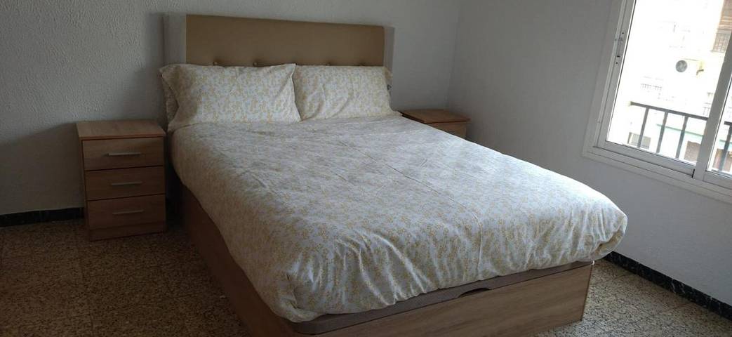 Location de vacances pour 8 personnes, avec Balcon et Terrasse ainsi que Vue sur le lac et Vue à Reus