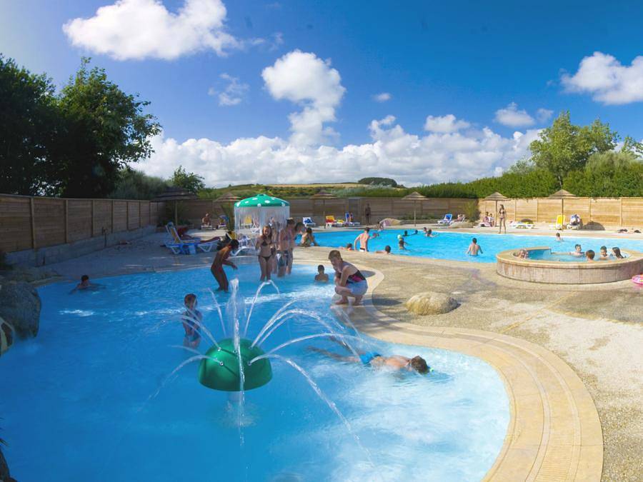 Camping La Plage de Treguer   - Mobilhome 6 personnes - 2 Chambres in Plonévez-Porzay, Région de Châteaulin