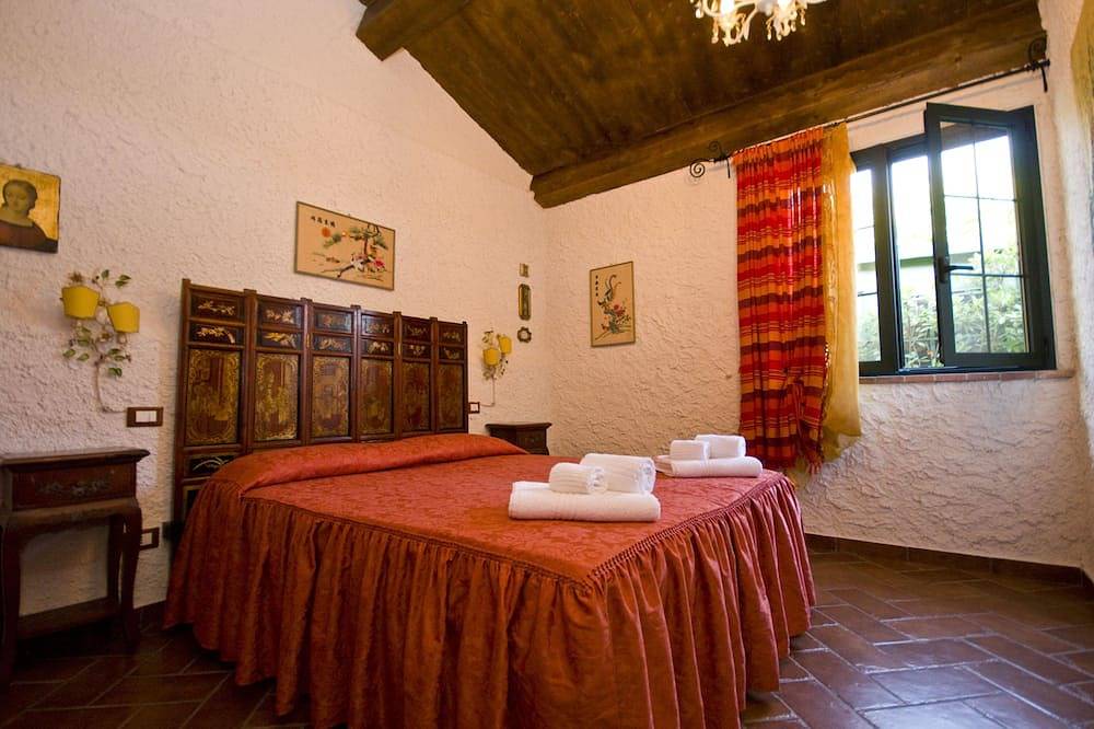 Day of Sun Apartment in villa, 10 min from the sea, private garden, swimming pool in Massarosa, Italienische Riviera