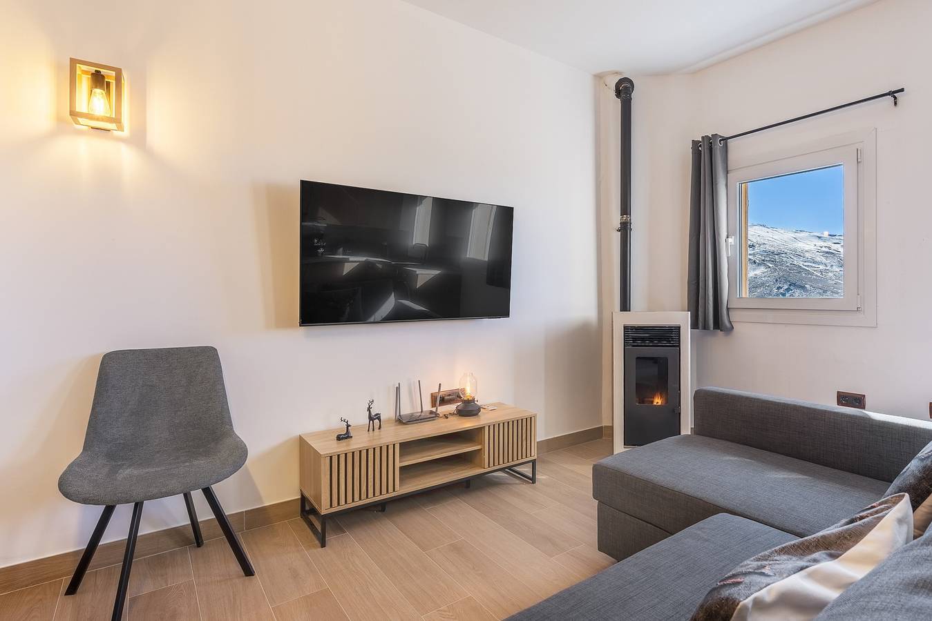 Entire apartment, Apartment '42A' with Mountain Views, Private Terrace and Wi-Fi in Sierra Nevada Ski Resort, Monachil