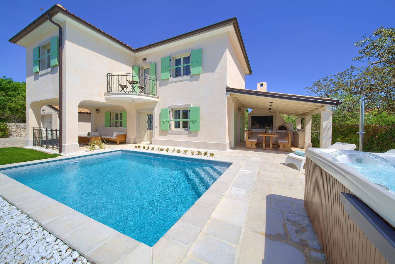 Villa Luca with pool and jacuzzi in Krk Stadt, Krk