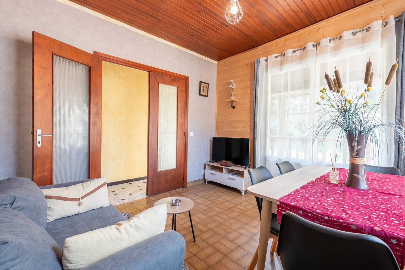 Casa de vacaciones 'Montée Du Boiloa - Bielle, Laruns' con vistas a la montaña, terraza y jardín privados in Bielle, Béarn