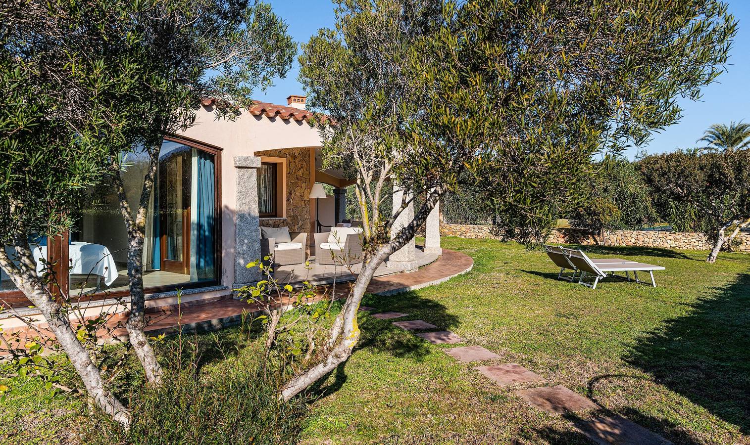 Villa 'Mariella' avec terrasse privée, Wi-Fi et climatisation in Costa Rei, Muravera