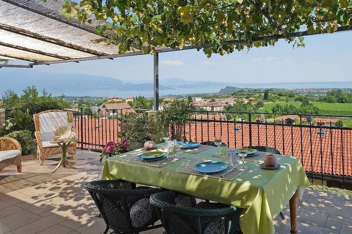 Ferienwohnung für 6 Personen, mit Balkon und Garten sowie Pool
